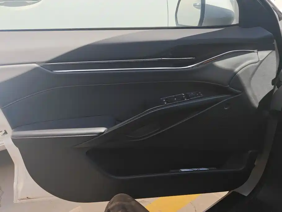 Ford Mondeo — миниатюра 7