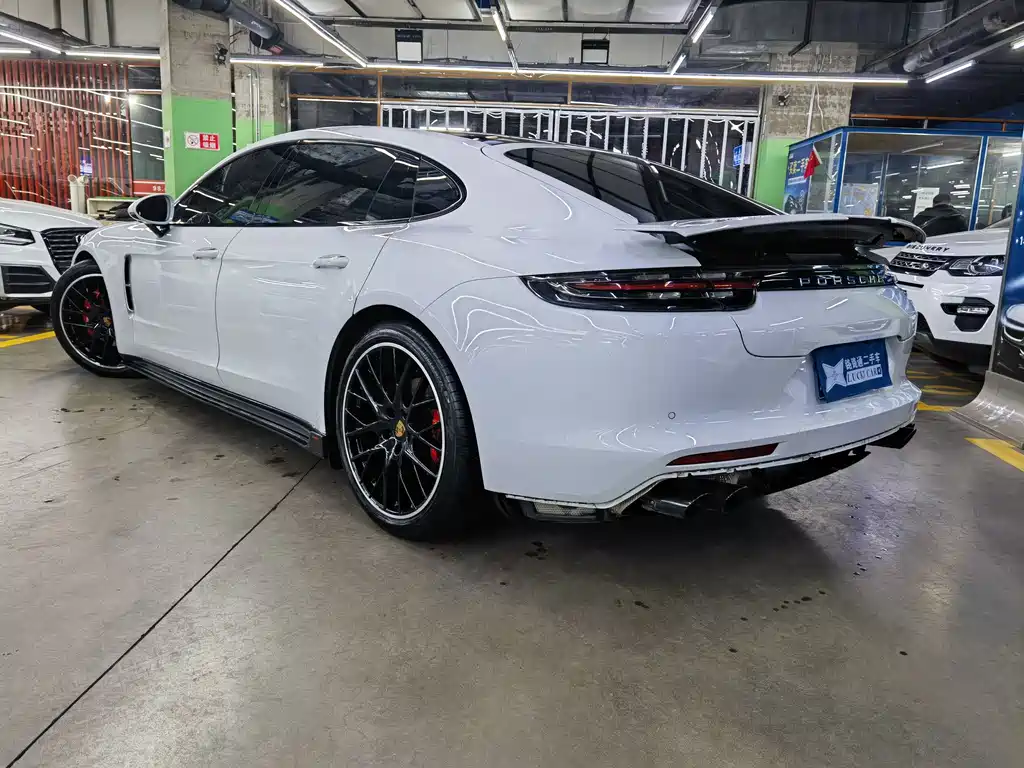 PORSCHE PANAMERA