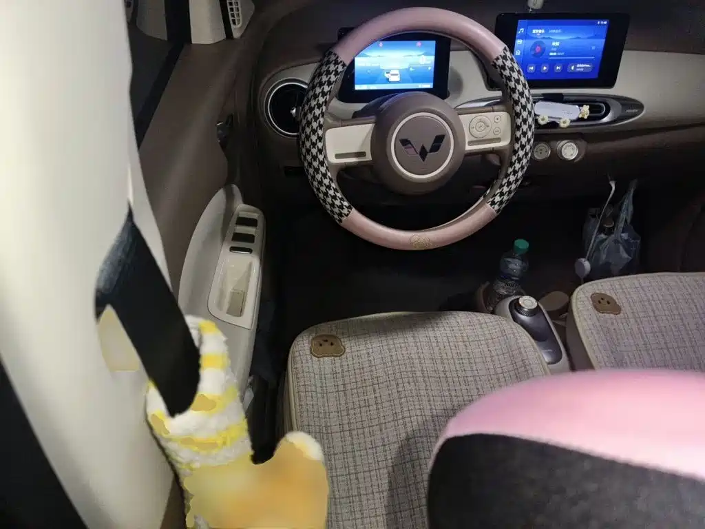 Wuling MINIEV — миниатюра 6