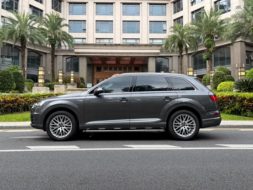 Audi Q7 — миниатюра 5