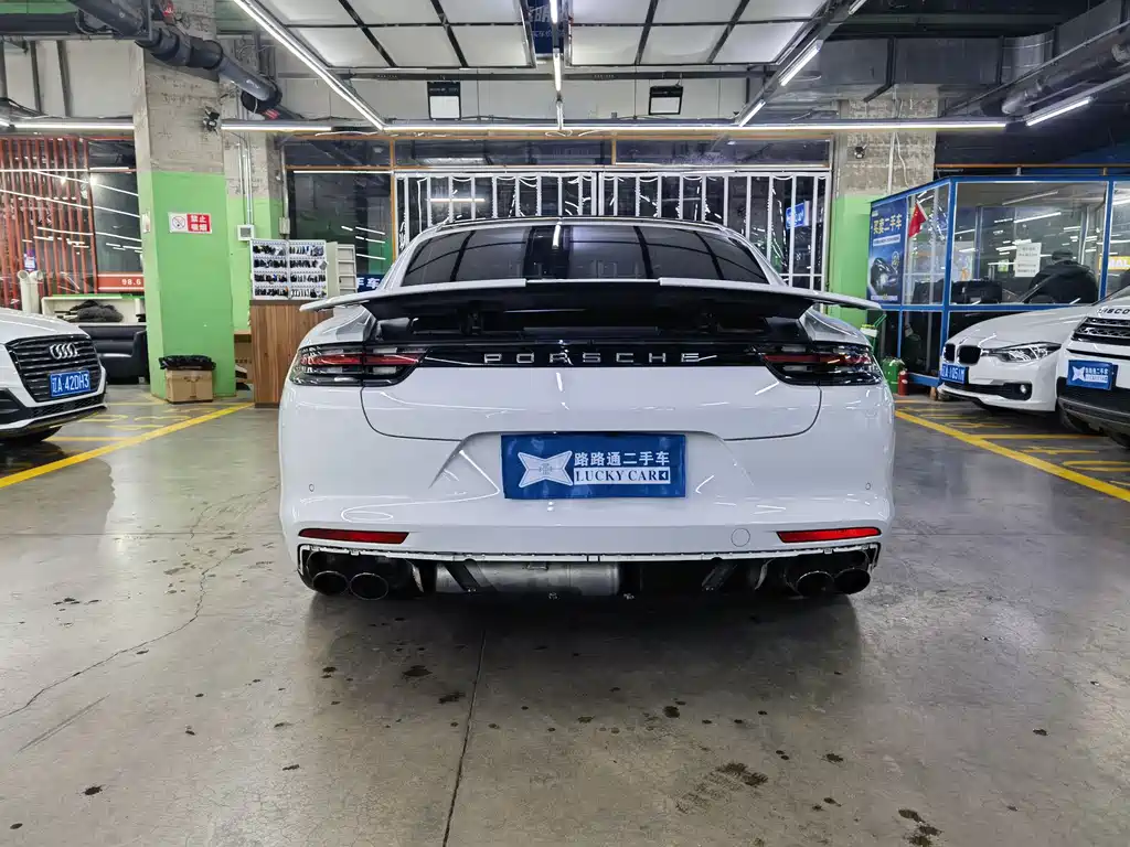 PORSCHE PANAMERA