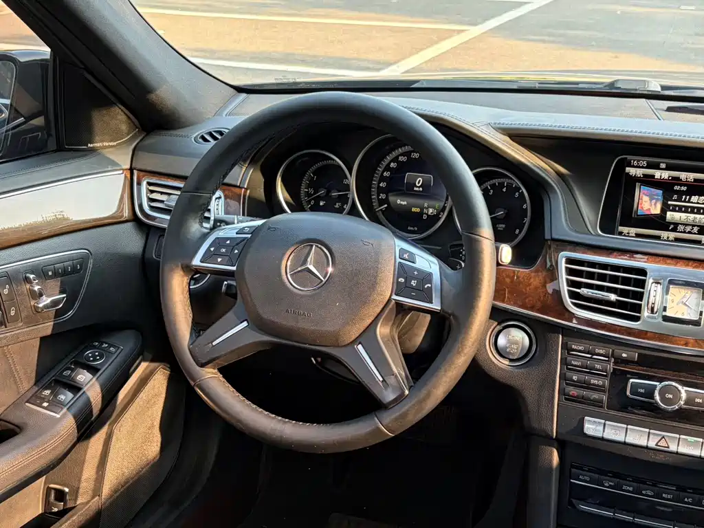 Mercedes-Benz E-Class — миниатюра 7