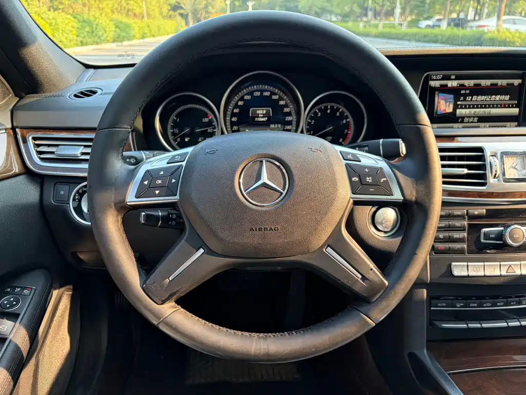 Mercedes-Benz E-Class — миниатюра 18