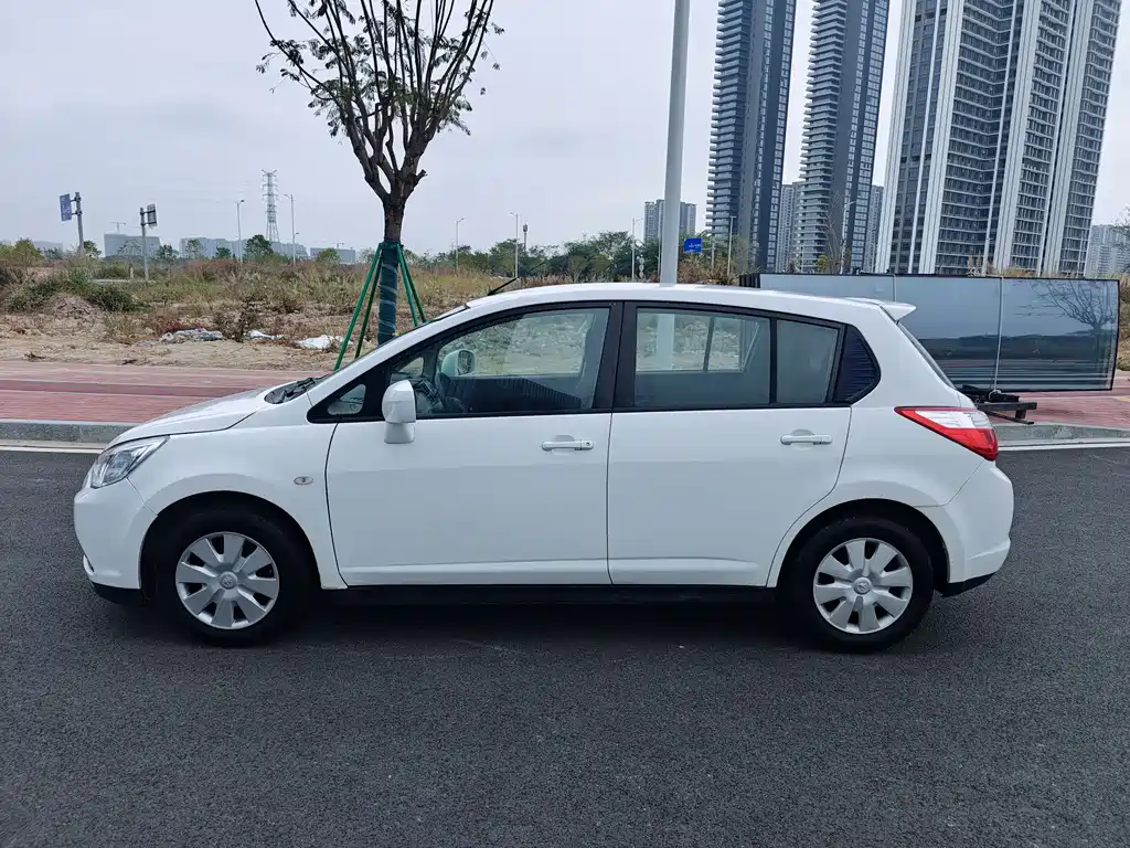 Venucia R50 1.6L Manual Fashion Edition, фото 4
