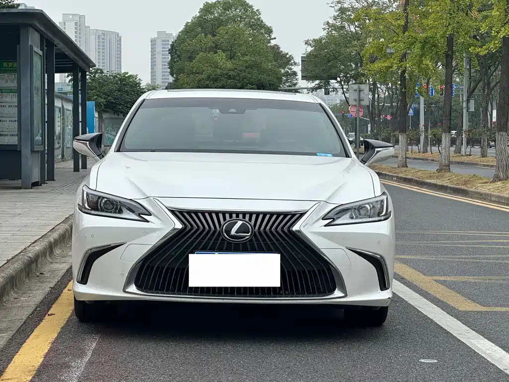 Lexus ES — миниатюра 2
