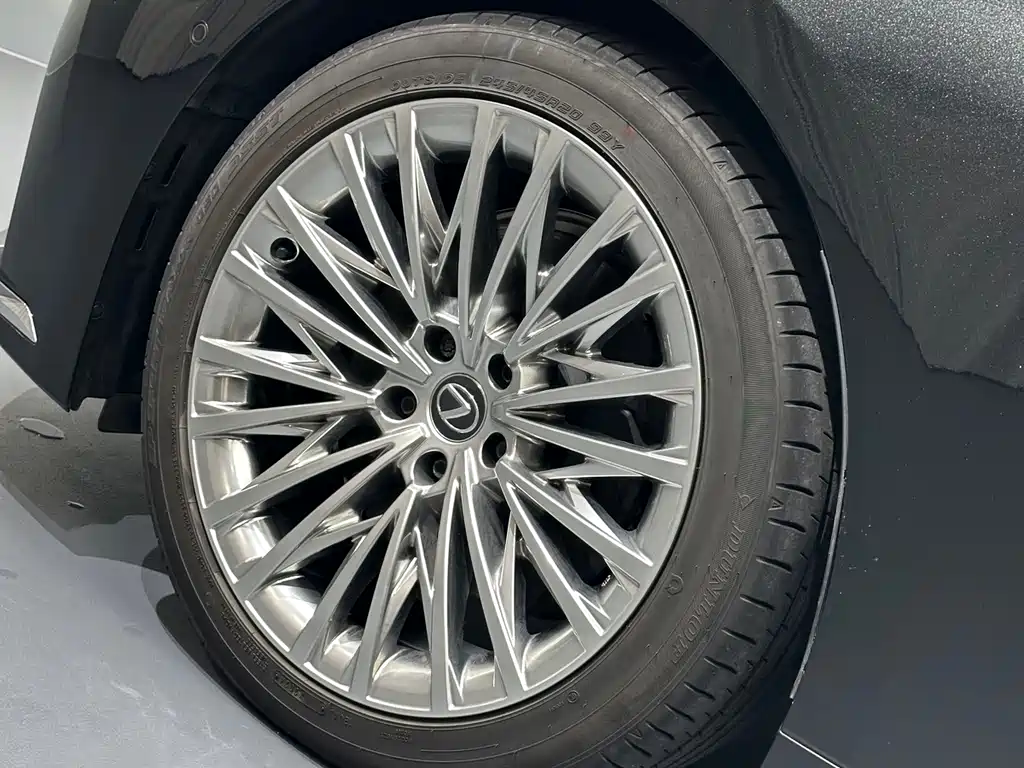 Lexus LS — миниатюра 7