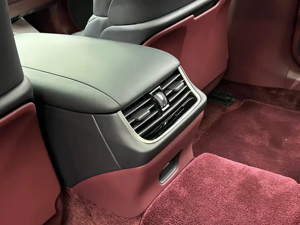 Lexus LS — миниатюра 27