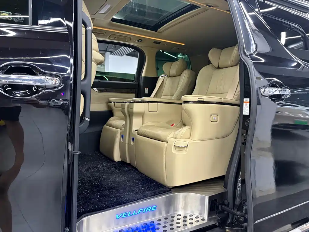 Toyota Vellfire — миниатюра 6