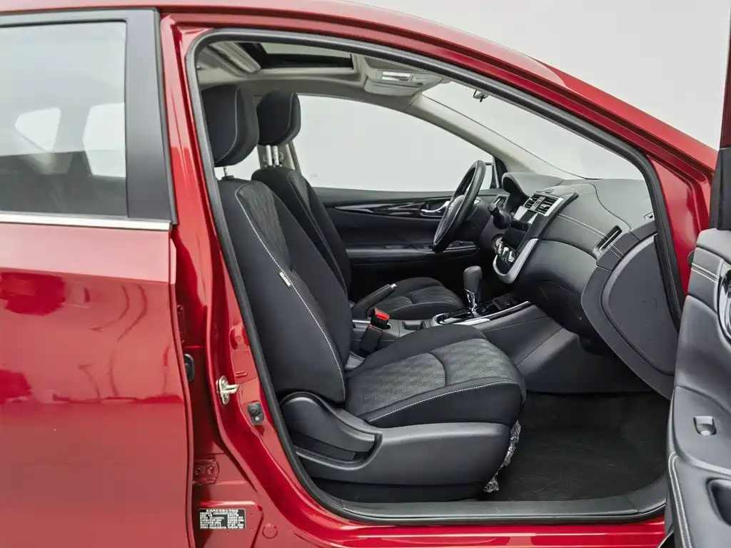 Nissan Tiida — миниатюра 23