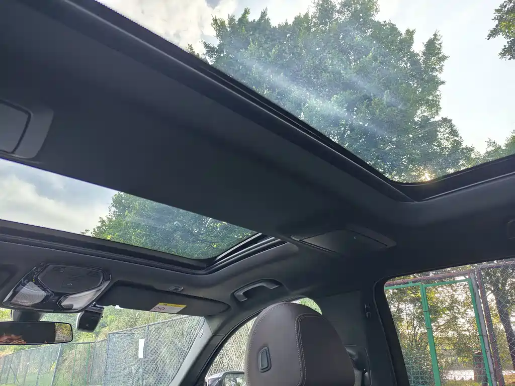 BMW 5 Series New Energy — миниатюра 22