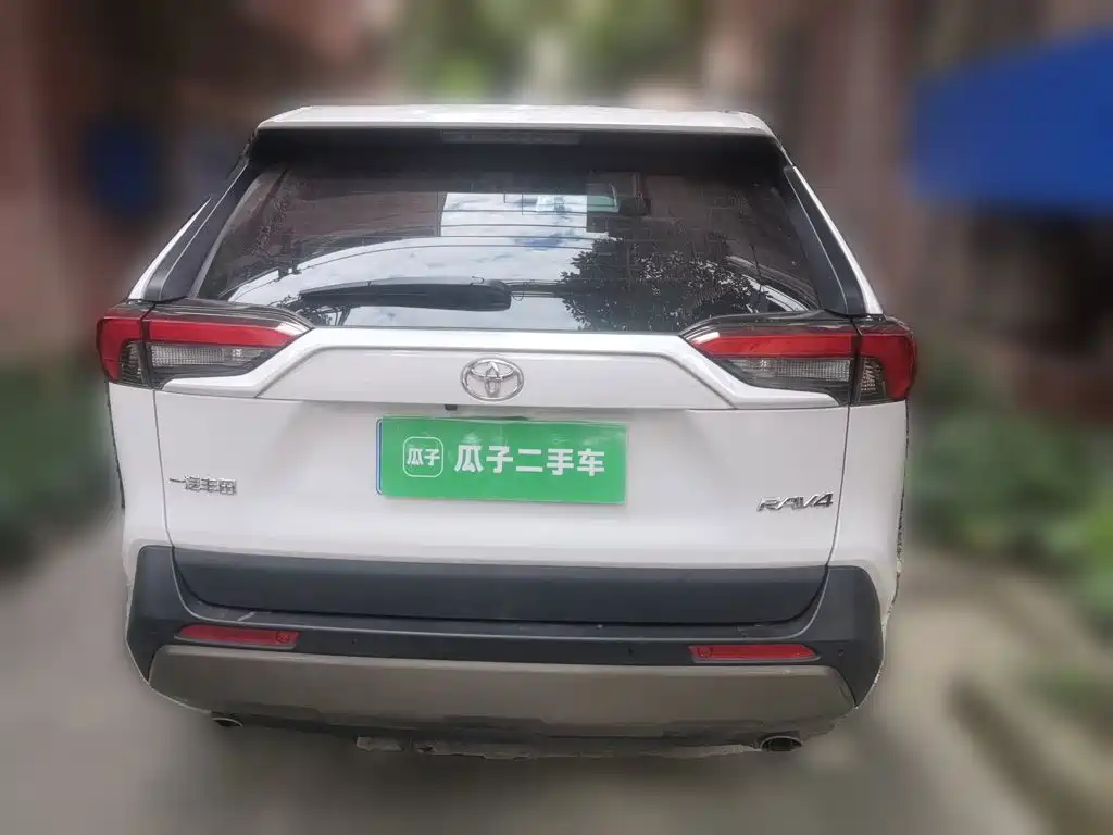 Toyota RAV4 — миниатюра 5