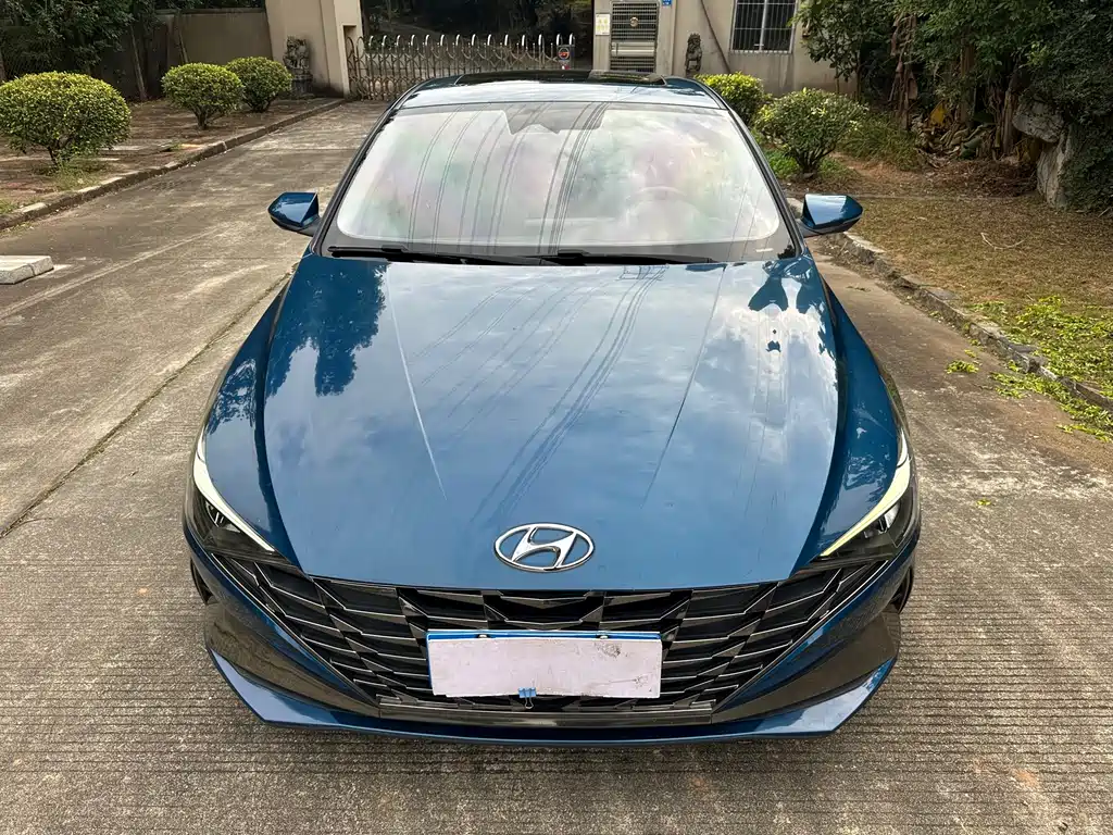 HYUNDAI ELANTRA