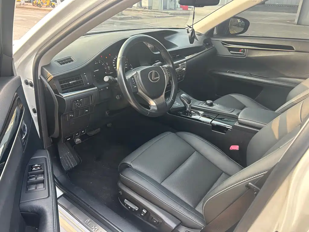 Lexus ES — миниатюра 9