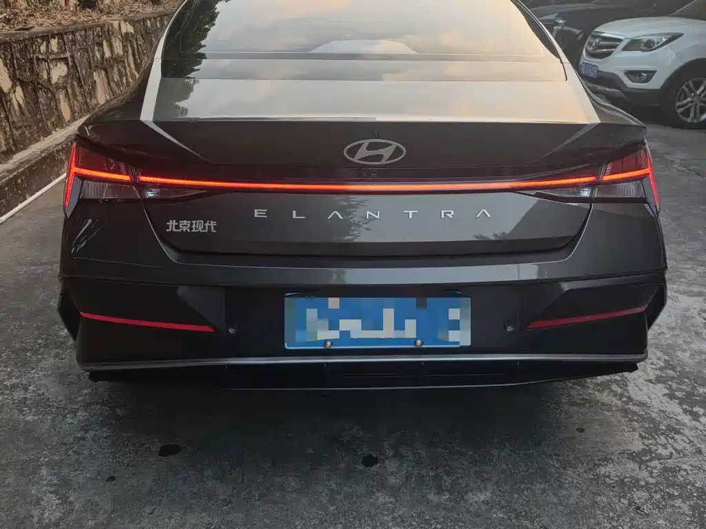 Hyundai Elantra — миниатюра 11