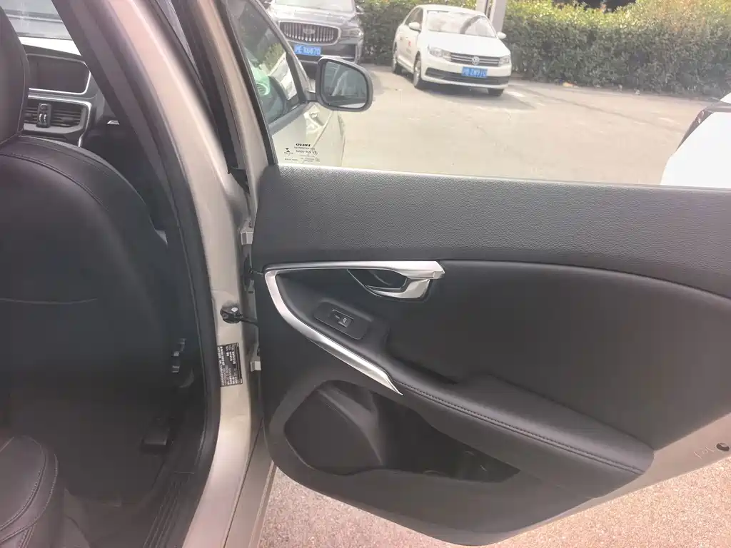Volvo V40 — миниатюра 15