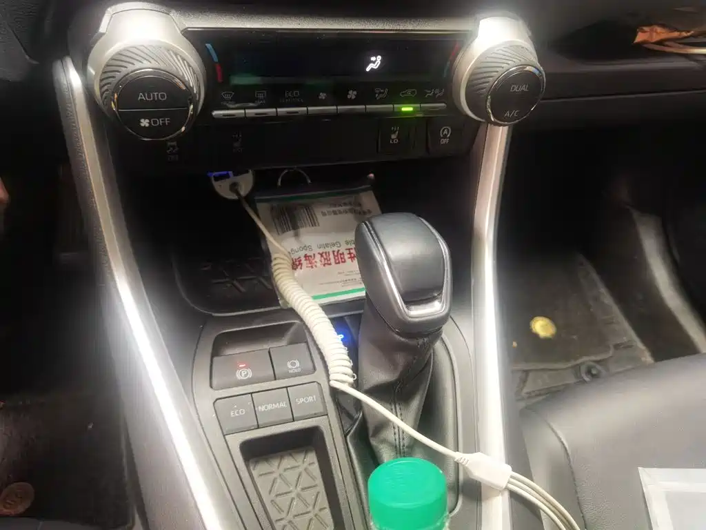 Toyota RAV4 — миниатюра 15