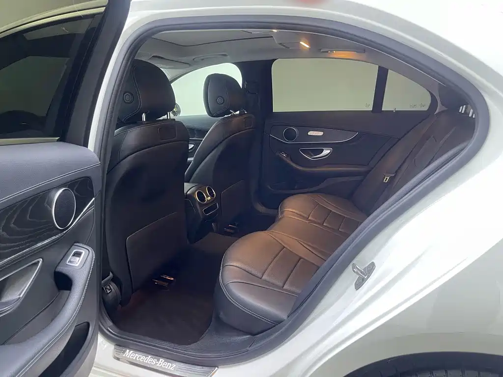 Mercedes-Benz C-Class — миниатюра 12