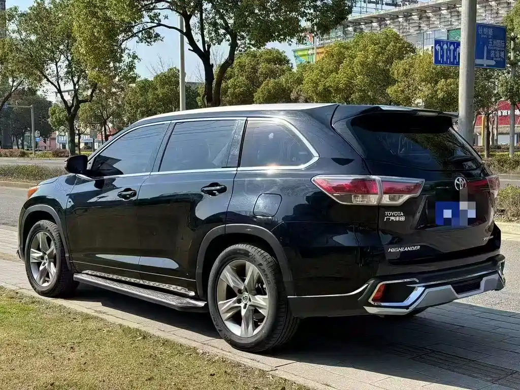 TOYOTA HIGHLANDER