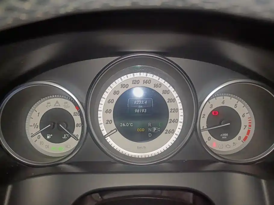 Mercedes-Benz E-Class (Import) — миниатюра 14