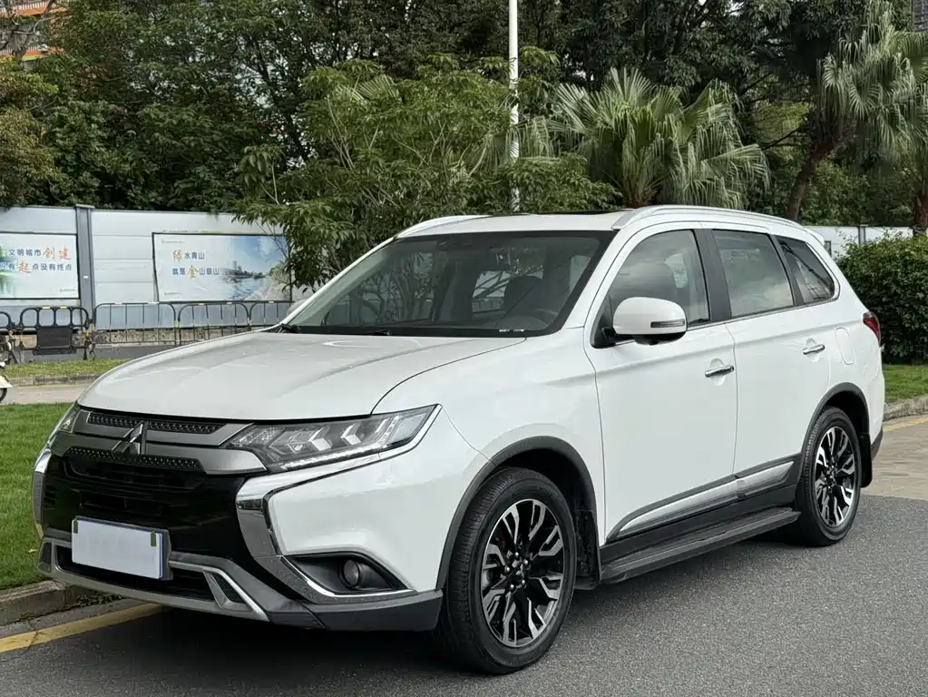 Mitsubishi Outlander 2020 2.4L 7 мест