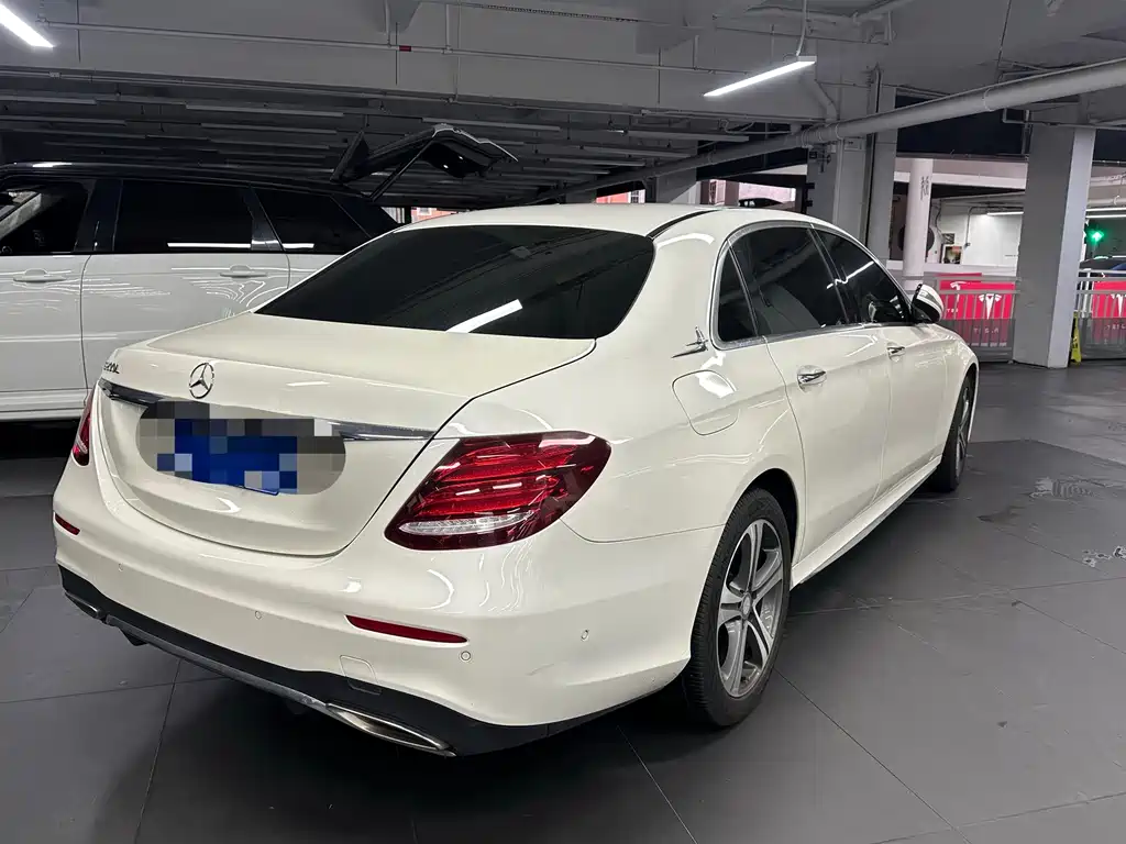 Mercedes-Benz E-Class — миниатюра 4