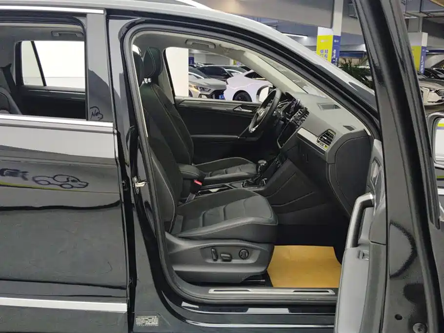 Volkswagen Tiguan L L 2021 330TSI AT R-Line