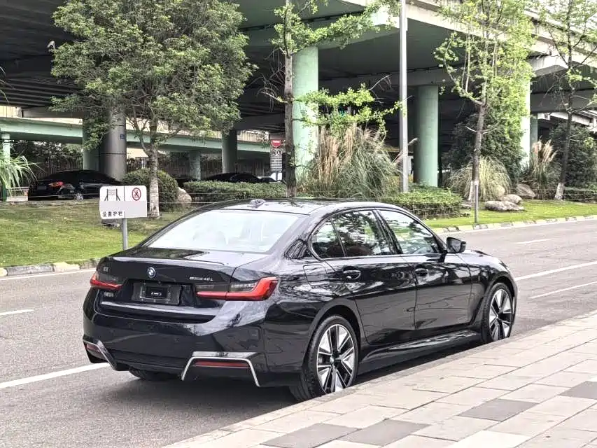 BMW i3 2025 eDrive 40 L