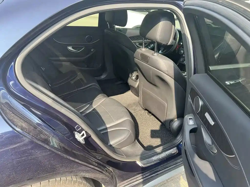 Mercedes-Benz C-Class — миниатюра 7