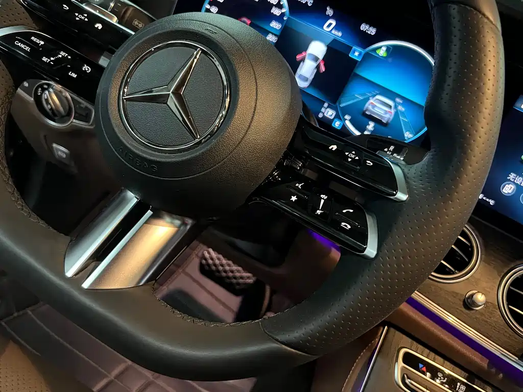 Mercedes-Benz E-Class — миниатюра 15