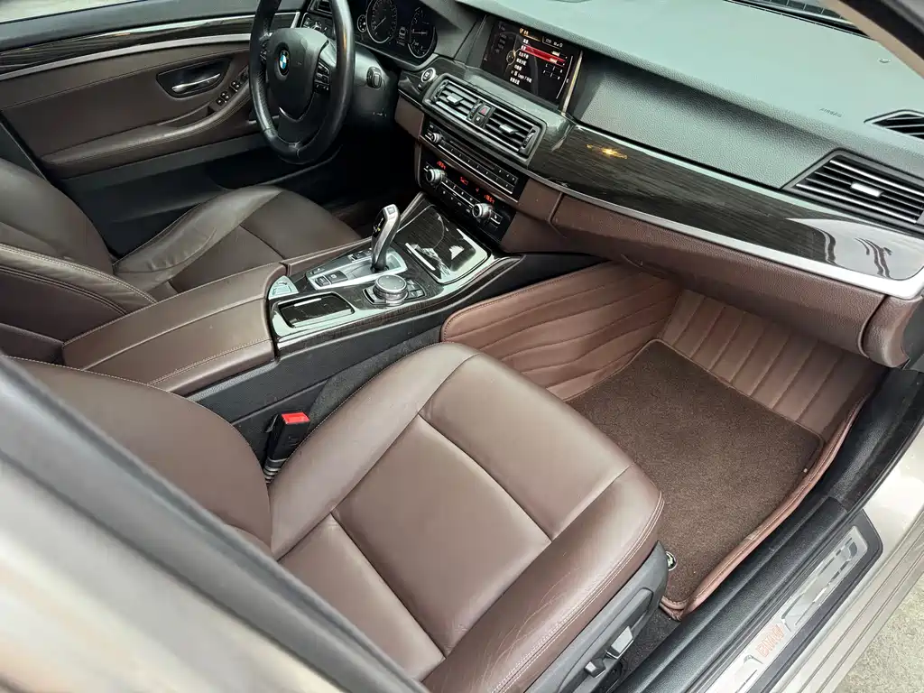 BMW 5 Series — миниатюра 18