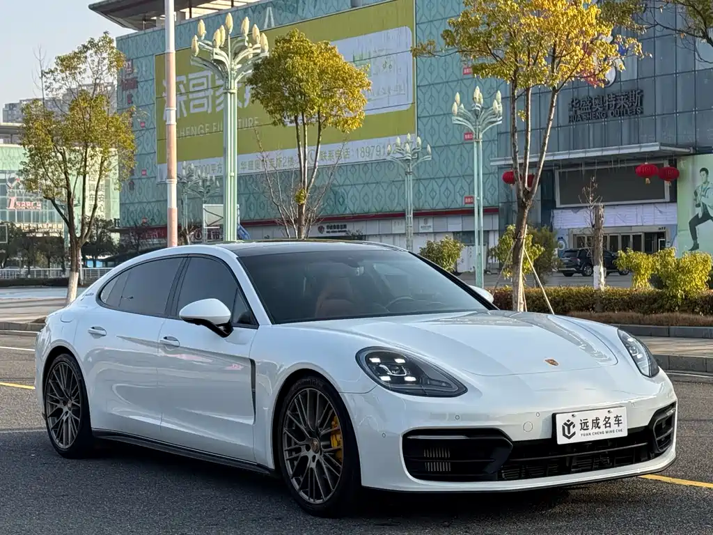 PORSCHE PANAMERA