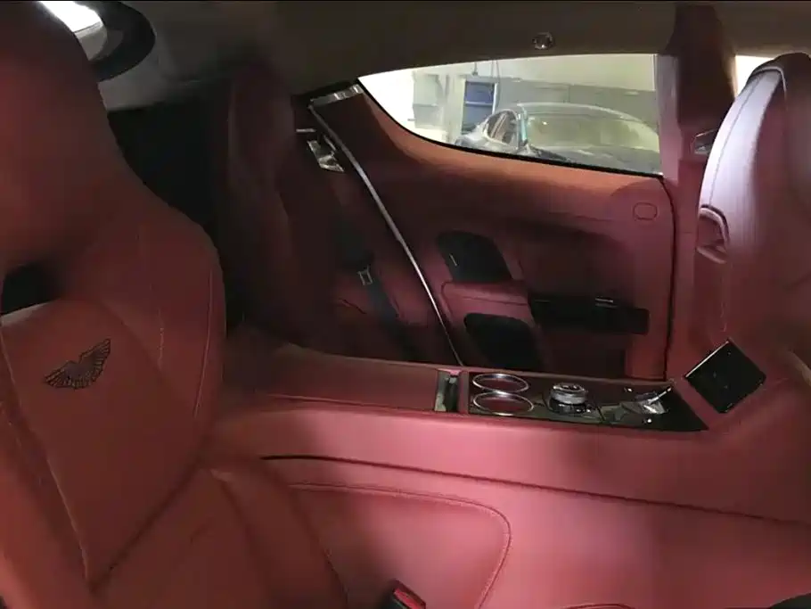 Aston Martin Rapide — миниатюра 6