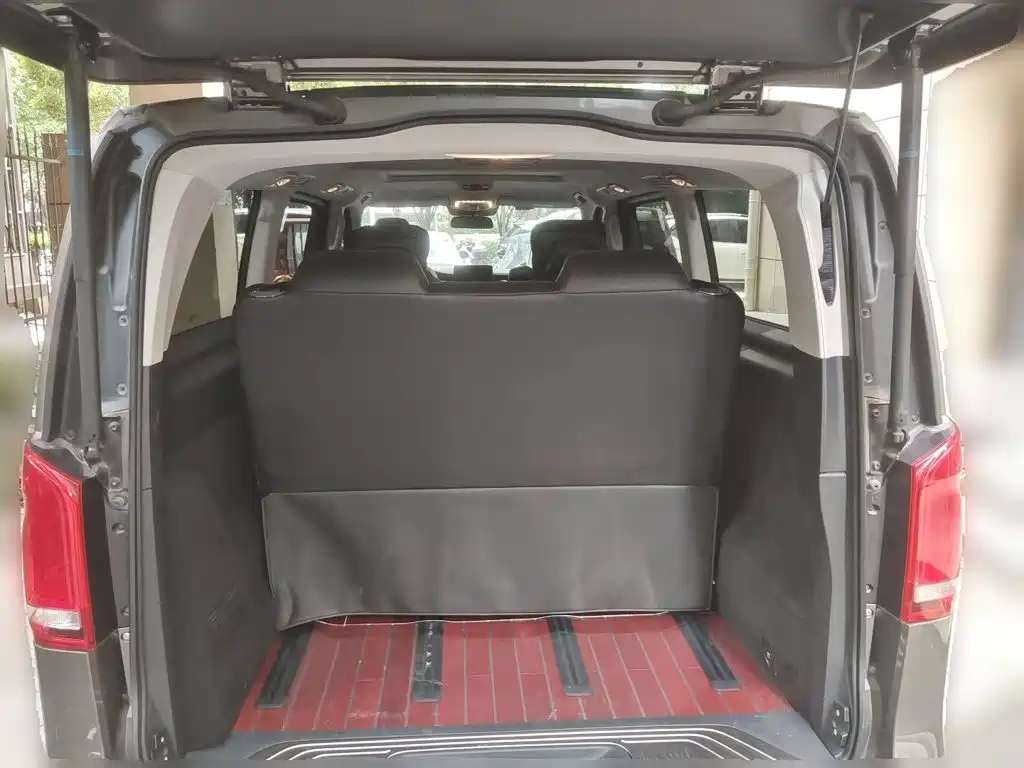 Mercedes-Benz V-Class — миниатюра 10