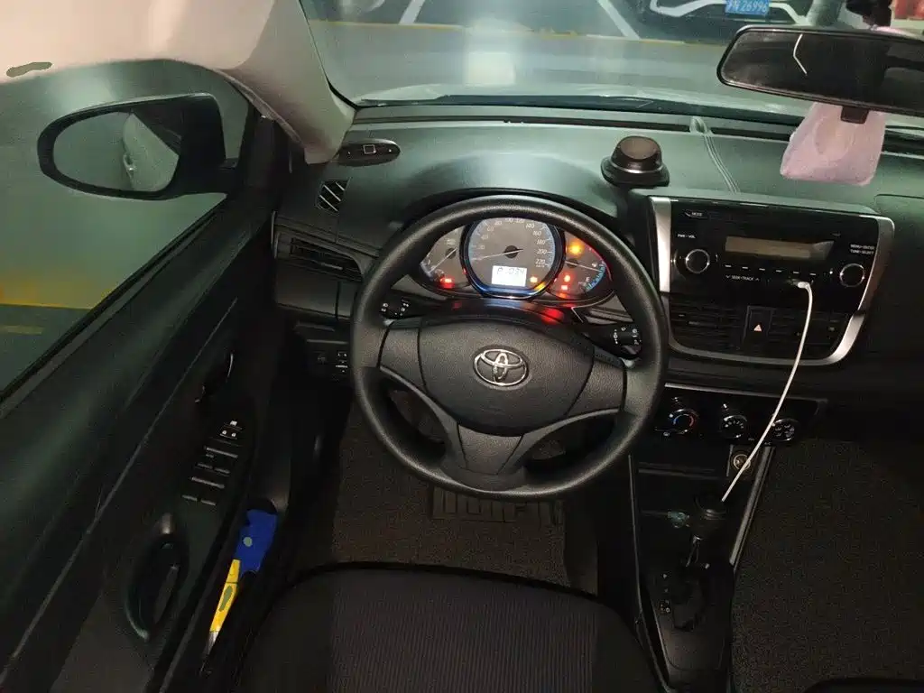 Toyota Yaris L — миниатюра 3