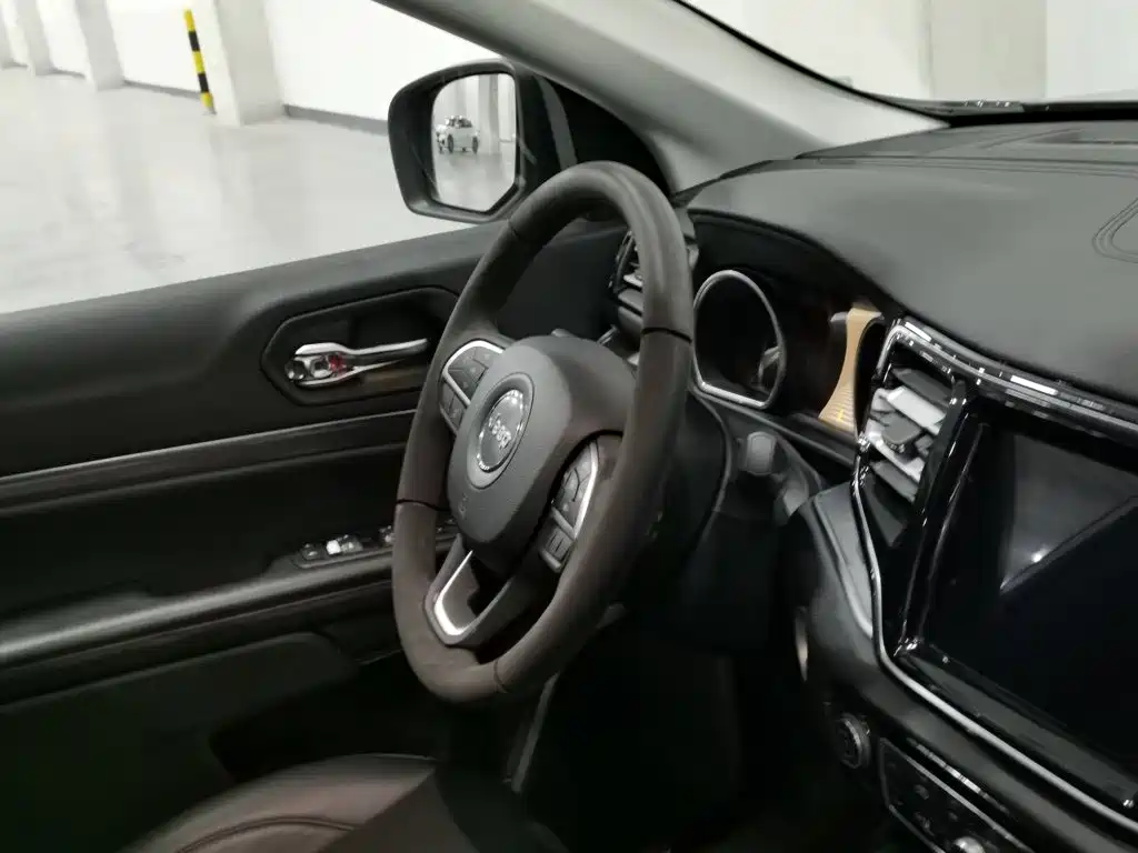 Jeep Grand Commander — миниатюра 22
