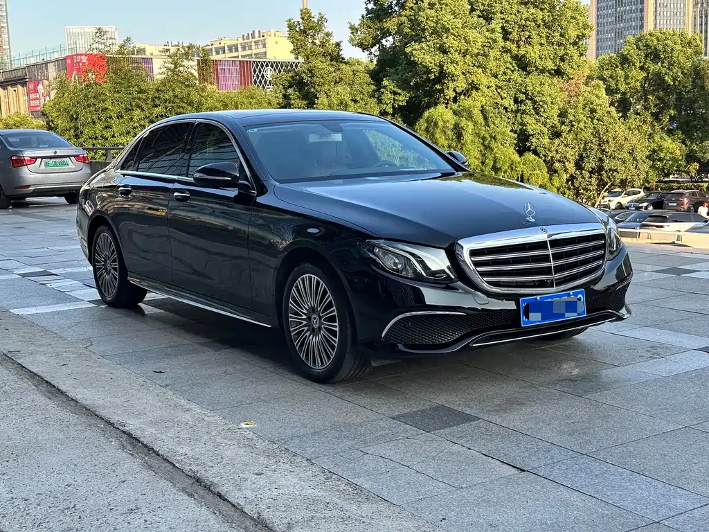 Mercedes-Benz E-Class — миниатюра 3