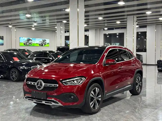 MERCEDES-BENZ GLA