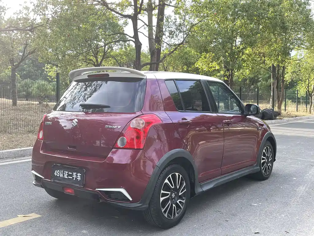 SUZUKI SWIFT