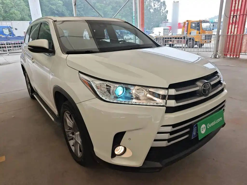 Toyota Highlander 2018 2.0T Luxury 7 мест V