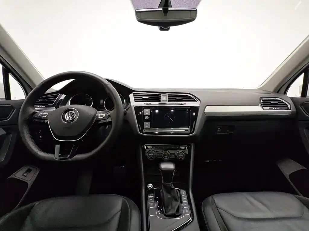 Volkswagen Tiguan L L 2019 330TSI AT Luxury V