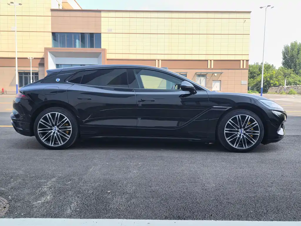 Denza Z9GT