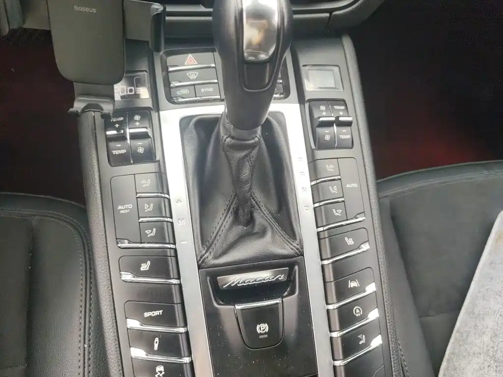 Porsche Macan — миниатюра 10