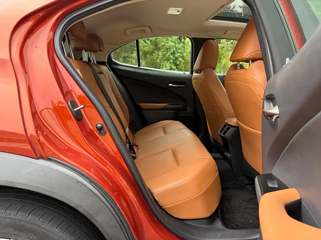 Lexus UX New Energy — миниатюра 7
