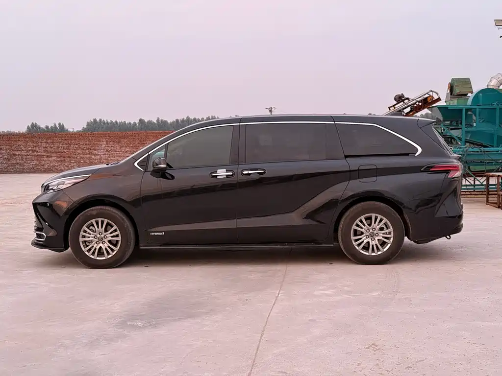 Toyota Sienna 2023 2.5L Luxury