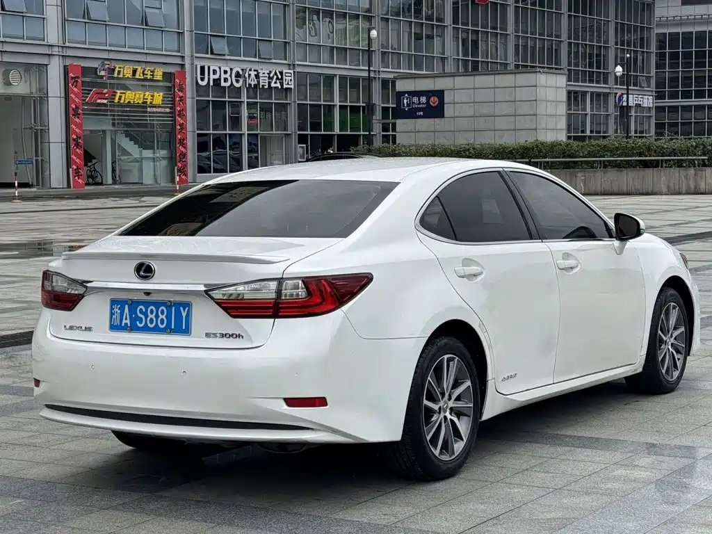 Lexus ES — миниатюра 16