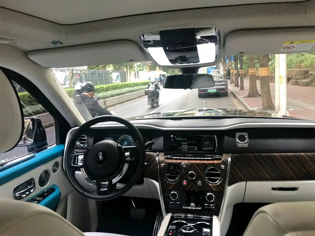 Rolls-Royce Cullinan 2018 мест