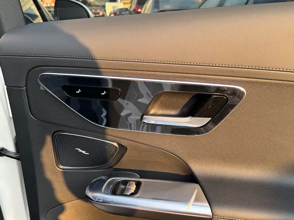 Mercedes-Benz C-Class — миниатюра 11
