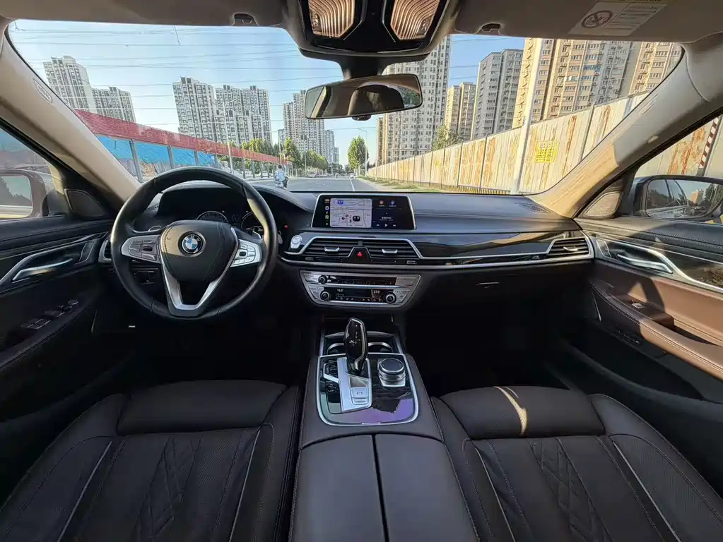 BMW 7 Series — миниатюра 5