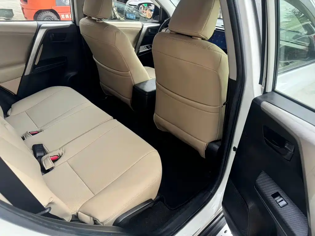 Toyota RAV4 — миниатюра 7