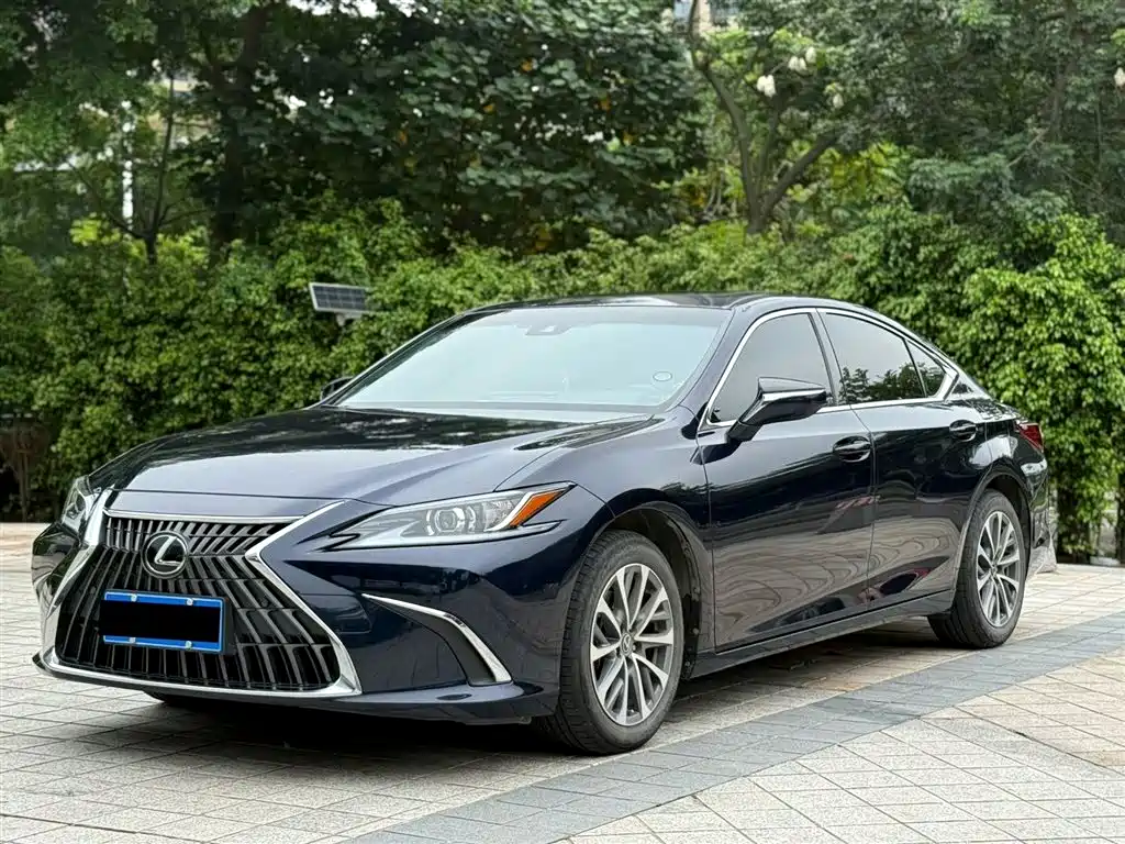 Lexus ES 2024